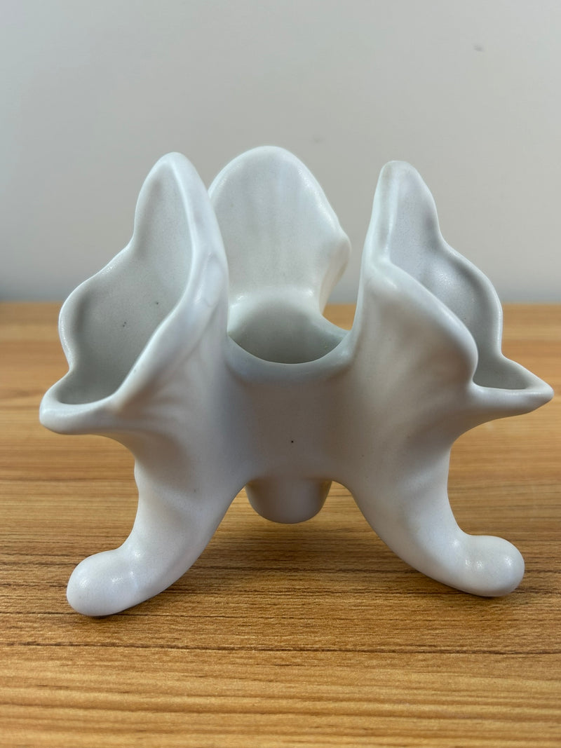 VAN BRIGGLE POTTERY TRIPLE CORNUCOPIA VASE CANDLE HOLDER WHITE