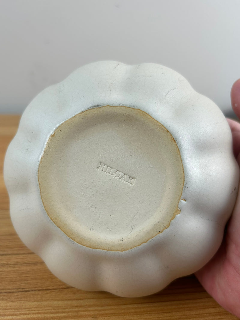 Niloak Art Pottery Scalloped Bowl Planter Vase White Cream Glaze