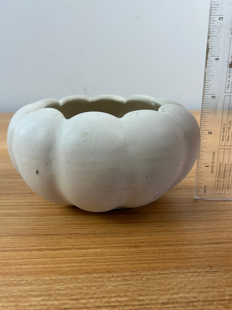 Niloak Art Pottery Scalloped Bowl Planter Vase White Cream Glaze